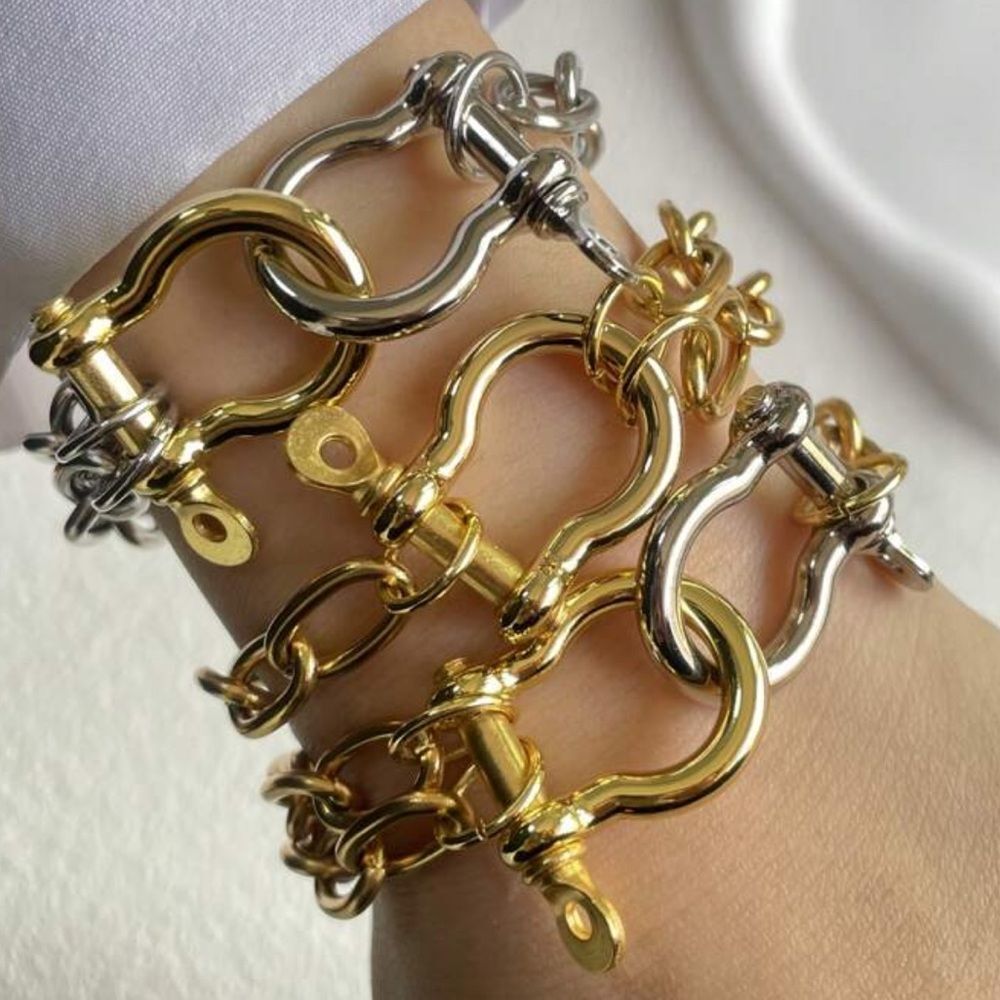 Elegant Gold bracelet A1622